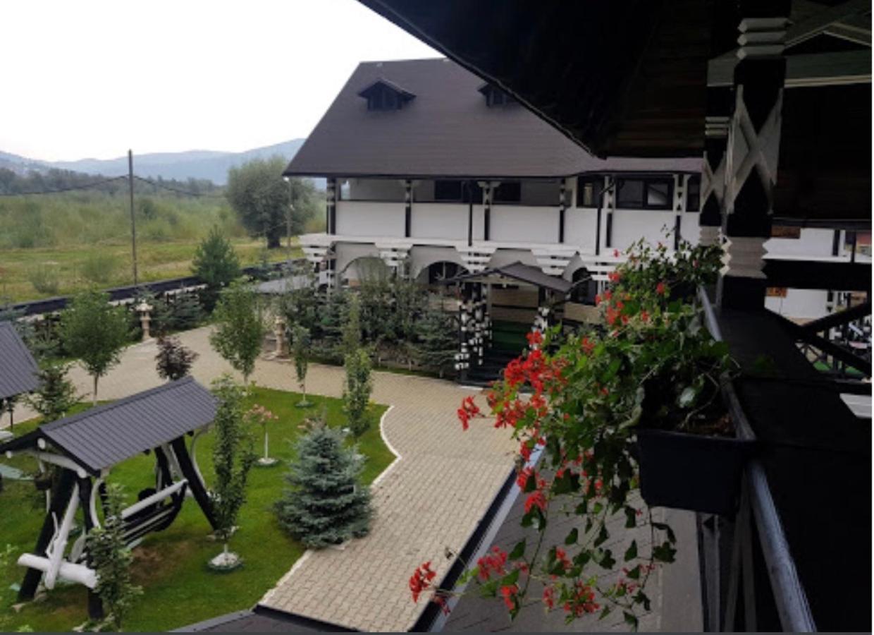 Complex Lions Bucovina 호텔 보로네츠 외부 사진